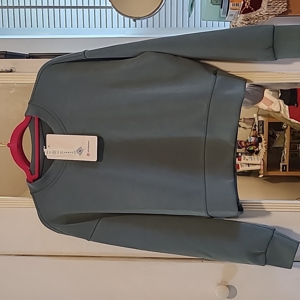 BIG SALE $$$ Lululemon Atletica Active Long Sleeve, Size 4, Color Green 👌 😍